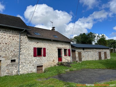 Ferme corrézienne, gîte et plus de 4 hectares