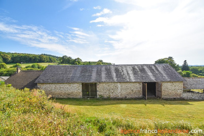 Ferme corrézienne, gîte et plus de 4 hectares