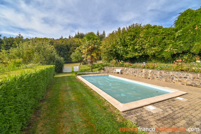 Maison avec granges, piscine et 1,5 hectare