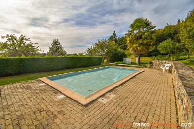 Maison avec granges, piscine et 1,5 hectare