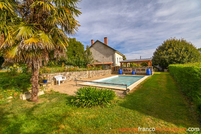 Maison avec granges, piscine et 1,5 hectare