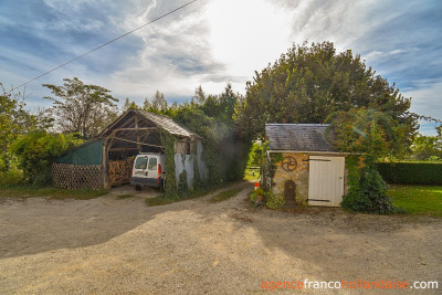 Maison avec granges, piscine et 1,5 hectare