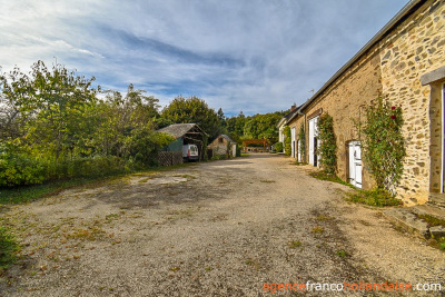 Maison avec granges, piscine et 1,5 hectare