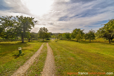 Maison avec granges, piscine et 1,5 hectare