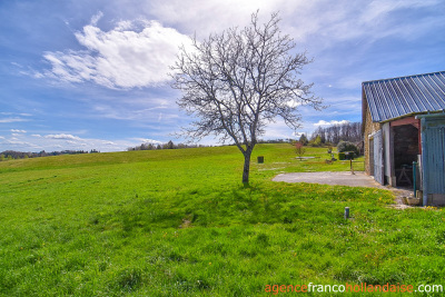 Fermette, dépendances et du terrain