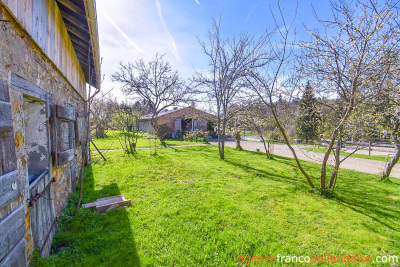 Une maison, gîtes, dépendances et plus de 2,5 hectares