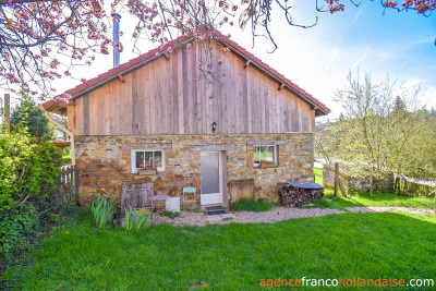 Une maison, gîtes, dépendances et plus de 2,5 hectares