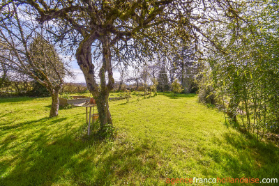 Une maison, gîtes, dépendances et plus de 2,5 hectares