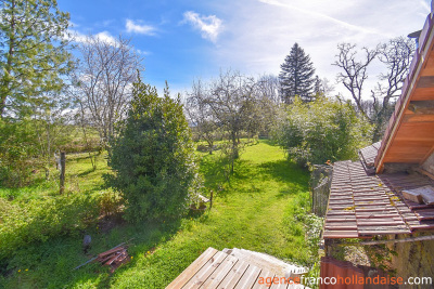 Une maison, gîtes, dépendances et plus de 2,5 hectares