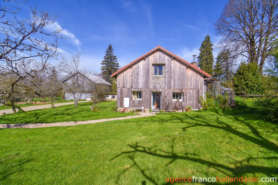 Une maison, gîtes, dépendances et plus de 2,5 hectares