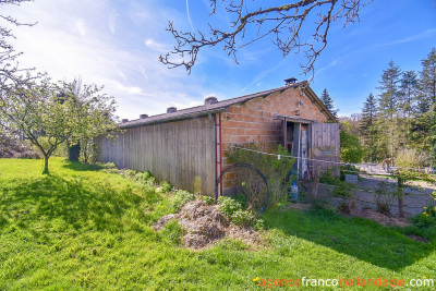 Une maison, gîtes, dépendances et plus de 2,5 hectares