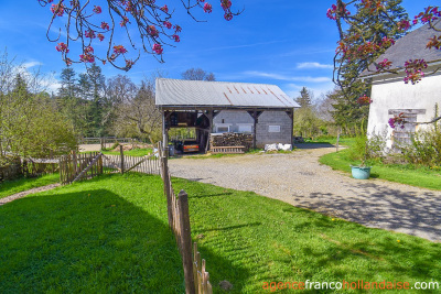 Une maison, gîtes, dépendances et plus de 2,5 hectares