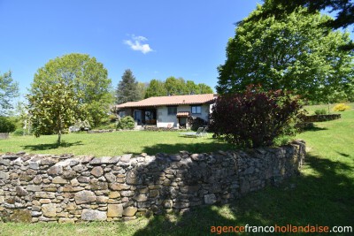 Entre le village et les prairies vallonnées