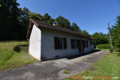 Petite maison dans un hameau