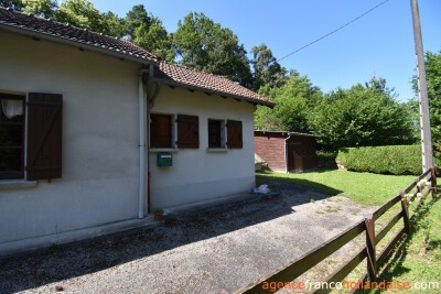 Petite maison dans un hameau