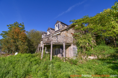 Bien cachée avec une jolie vue !