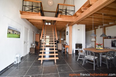 Grange aménagée attrayante et confortable