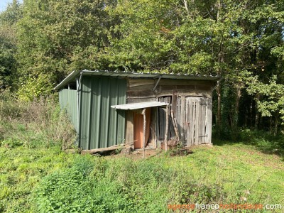 Son propre bois, maisonnette et grange