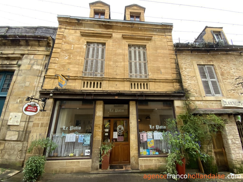 Restaurant avec appartement à rénover