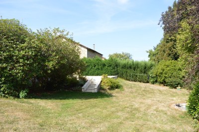 Maison, grange et piscine sur 9.144 m²